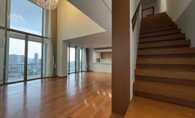 Condo en venta y en alquiler de 3 habitaciones en Sathon, Bangkok