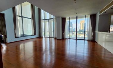 Condo en venta y en alquiler de 3 habitaciones en Sathon, Bangkok