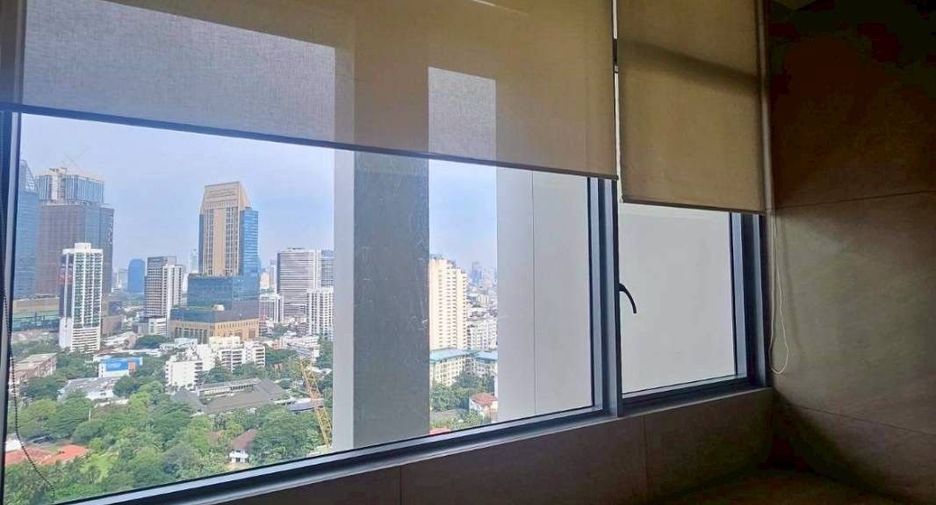 Condo en venta y en alquiler de 3 habitaciones en Sathon, Bangkok