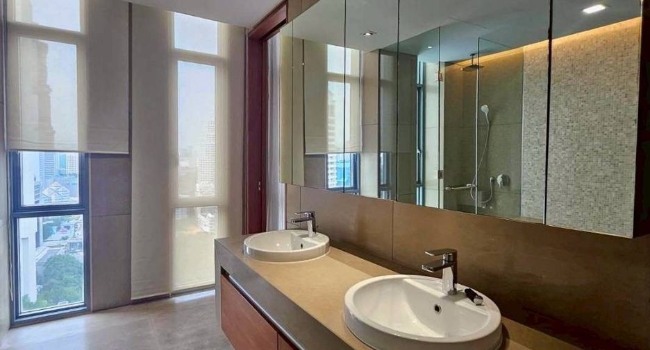 Condo en venta y en alquiler de 3 habitaciones en Sathon, Bangkok