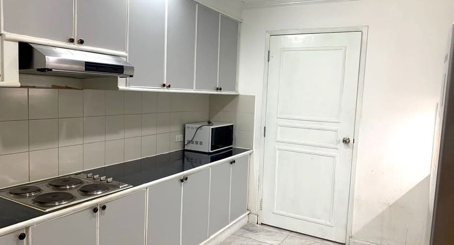 ให้เช่า 3 ห้องนอน คอนโด ใน วัฒนา, กรุงเทพฯ