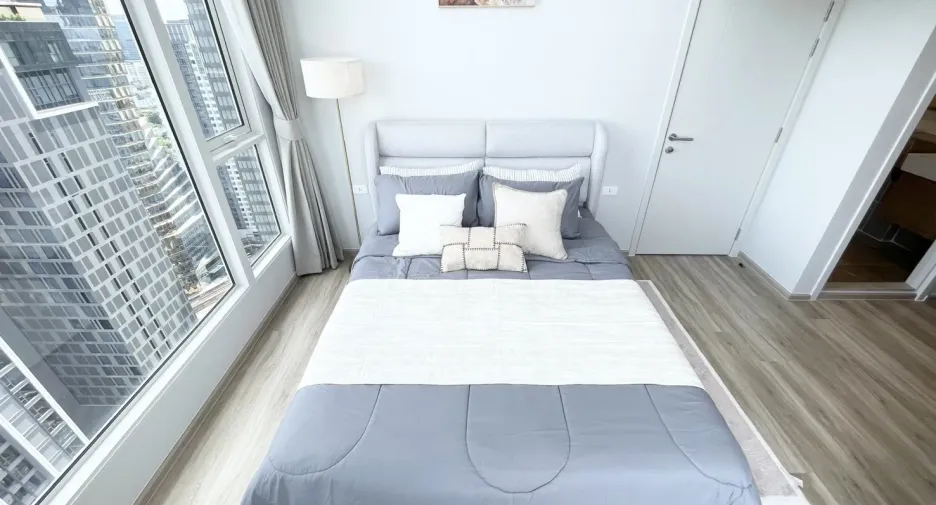 For rent 2 bedrooms condo in Khlong Toei, Bangkok