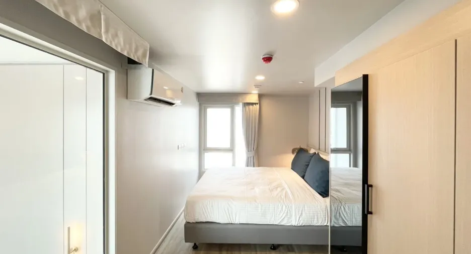 For rent 2 bedrooms condo in Khlong Toei, Bangkok