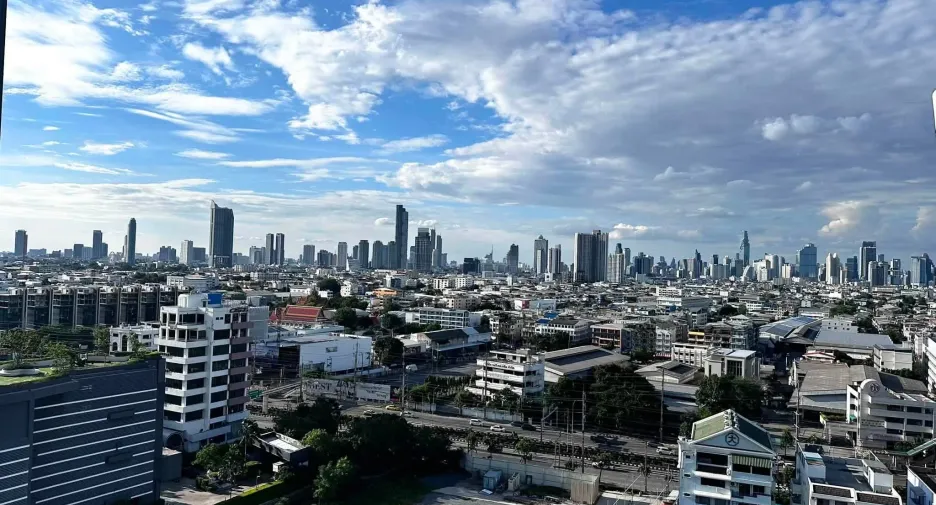 Condo en venta y en alquiler de 3 habitaciones en Rat Burana, Bangkok