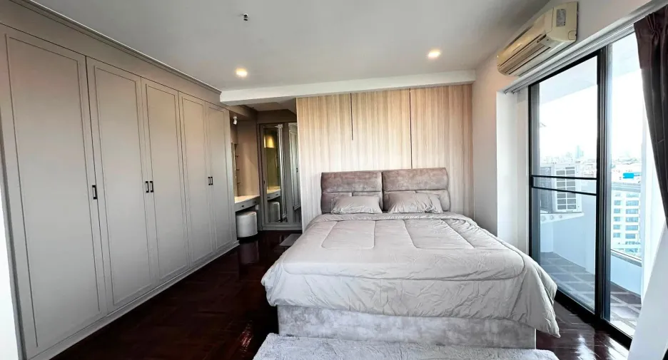 Condo en venta y en alquiler de 3 habitaciones en Rat Burana, Bangkok
