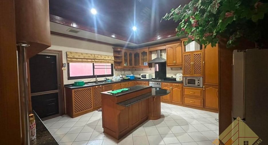 For sale 4 bedrooms house in Bang Lamung, Chonburi