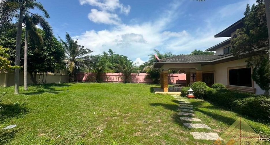 For sale 4 bedrooms house in Bang Lamung, Chonburi