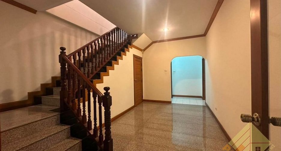 For sale 4 bedrooms house in Bang Lamung, Chonburi
