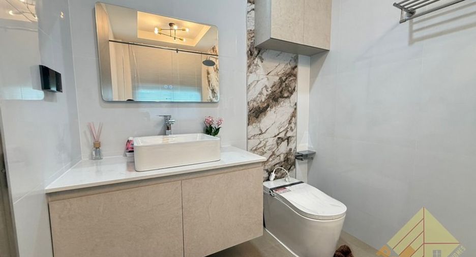 For sale 4 bedrooms house in Bang Lamung, Chonburi