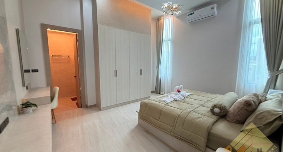 For sale 4 bedrooms house in Bang Lamung, Chonburi