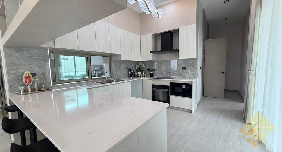 For sale 4 bedrooms house in Bang Lamung, Chonburi