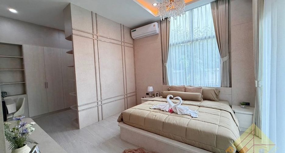 For sale 4 bedrooms house in Bang Lamung, Chonburi