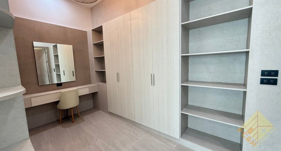 For sale 4 bedrooms house in Bang Lamung, Chonburi