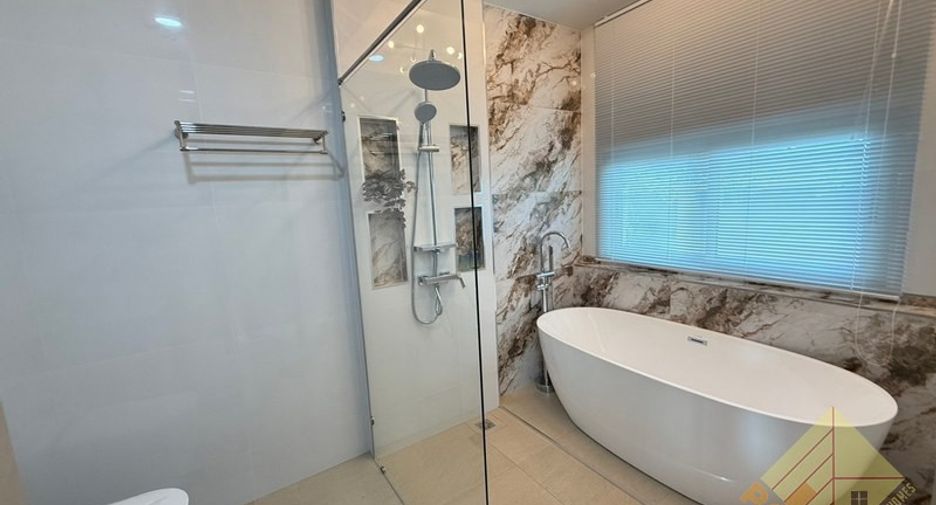For sale 4 bedrooms house in Bang Lamung, Chonburi