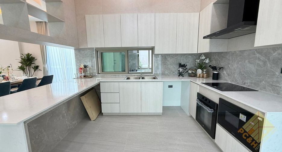 For sale 4 bedrooms house in Bang Lamung, Chonburi