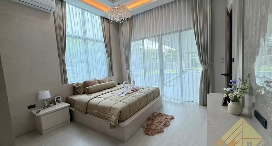 For sale 4 bedrooms house in Bang Lamung, Chonburi
