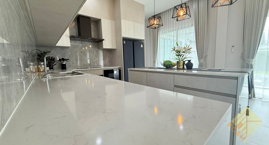 For sale 4 bedrooms house in Bang Lamung, Chonburi