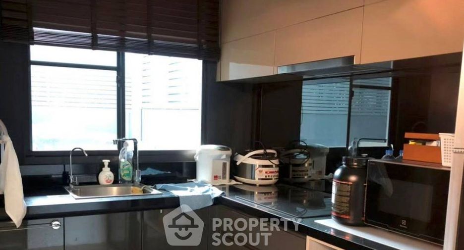 Casa adosada en venta de 3 habitaciones en Lat Phrao, Bangkok