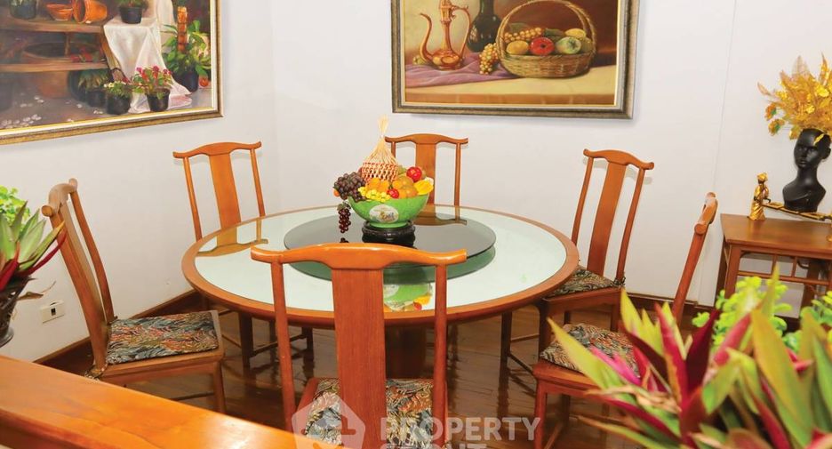 For rent 4 bedrooms condo in Watthana, Bangkok