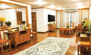 For rent 4 bedrooms condo in Watthana, Bangkok