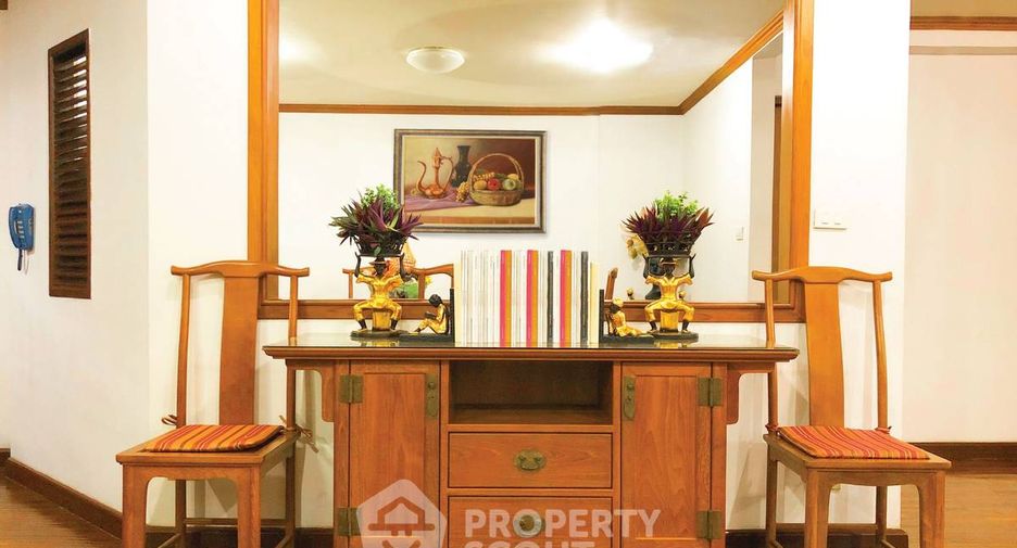 For rent 4 bedrooms condo in Watthana, Bangkok