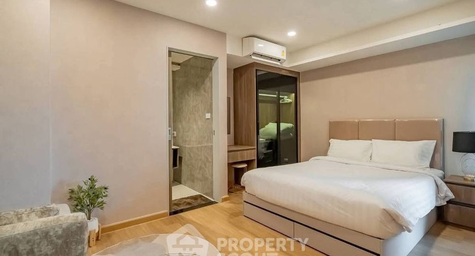 For rent 2 bedrooms condo in Huai Khwang, Bangkok