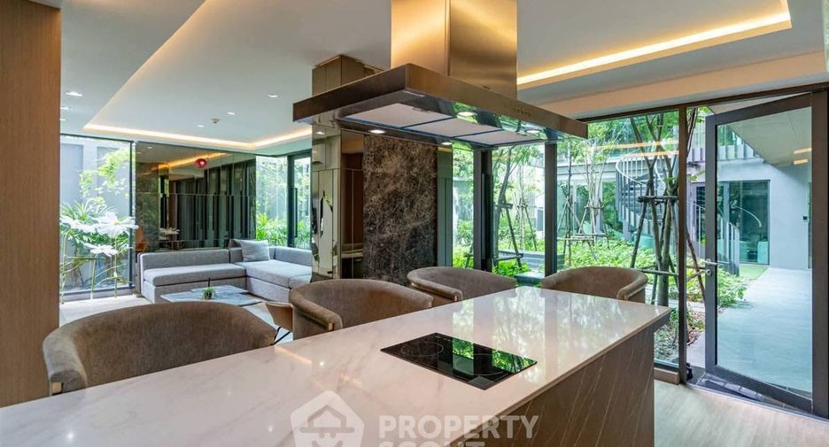 For rent 2 bedrooms condo in Huai Khwang, Bangkok