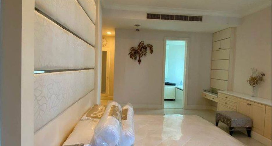 À louer 3 chambres condo à Watthana, Bangkok