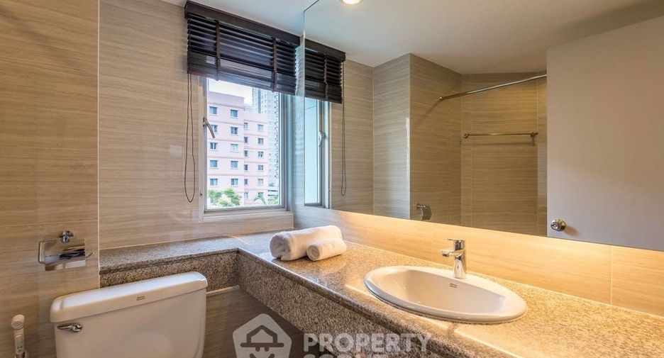 For rent 2 bedrooms condo in Yan Nawa, Bangkok