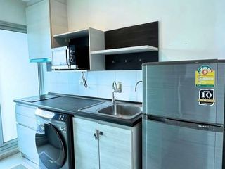 For rent 2 bedrooms condo in Huai Khwang, Bangkok