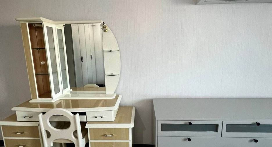 For rent 3 bedrooms condo in Watthana, Bangkok