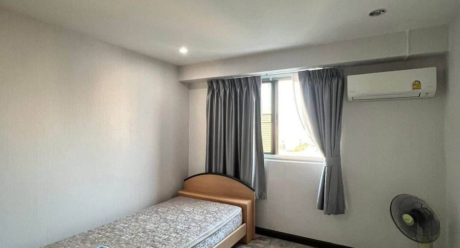 For rent 3 bedrooms condo in Watthana, Bangkok