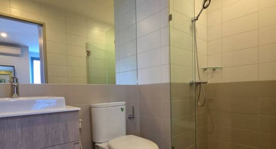 Wohnung zur Miete mit 1 Zimmer in Bang Rak, Bangkok