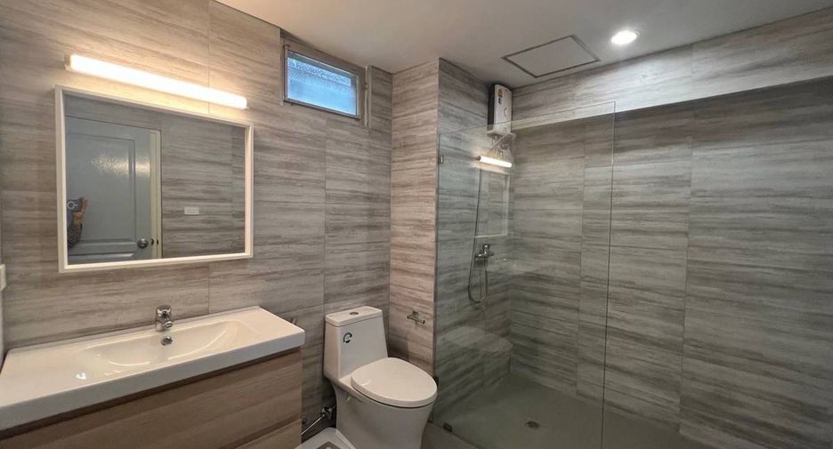 For rent 3 bedrooms condo in Watthana, Bangkok