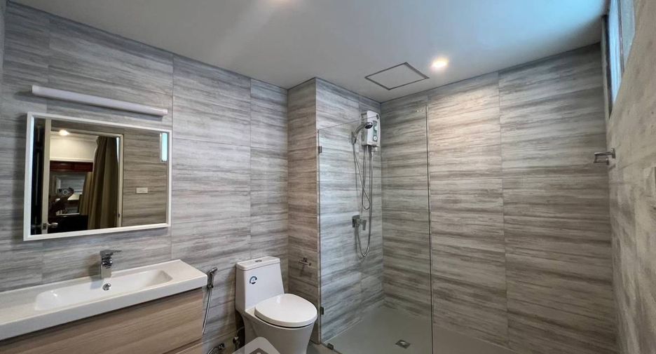 For rent 3 bedrooms condo in Watthana, Bangkok