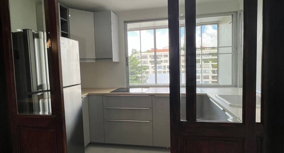 For rent 3 bedrooms condo in Watthana, Bangkok