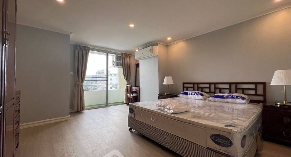 For rent 3 bedrooms condo in Watthana, Bangkok