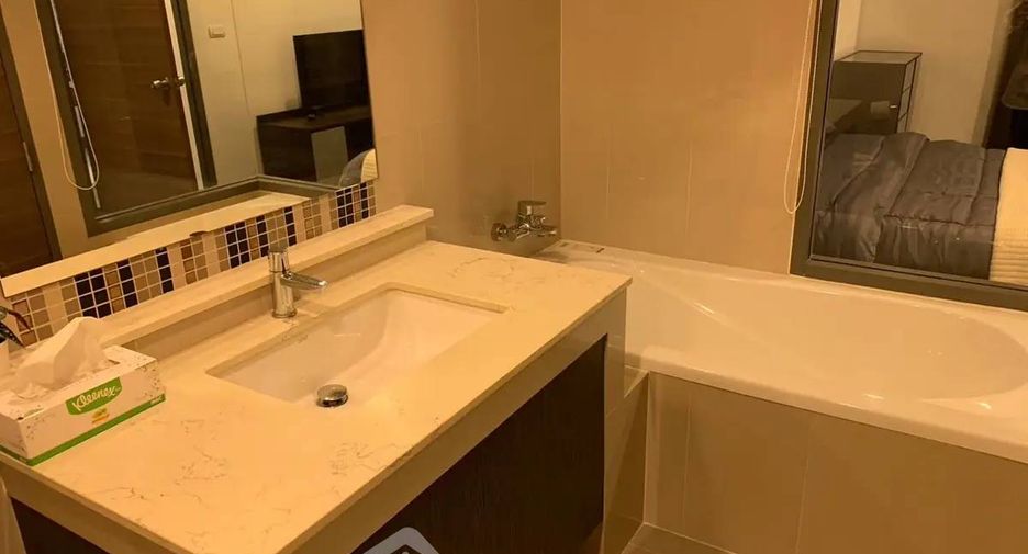 For rent 2 bedrooms condo in Watthana, Bangkok