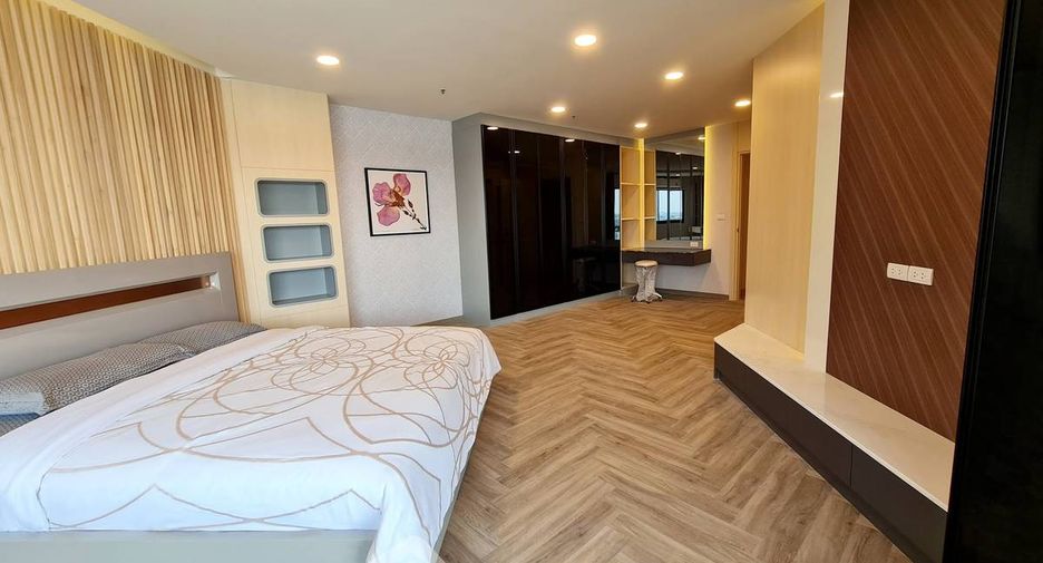 For rent 3 bedrooms condo in Rat Burana, Bangkok