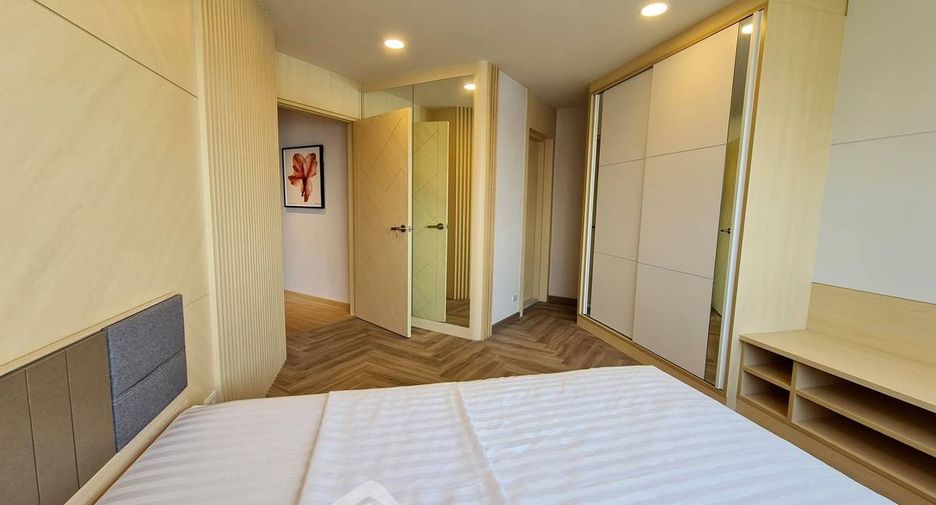 For rent 3 bedrooms condo in Rat Burana, Bangkok