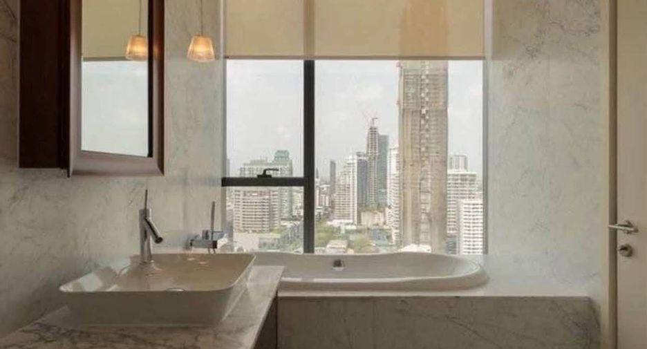For rent 2 bedrooms condo in Watthana, Bangkok