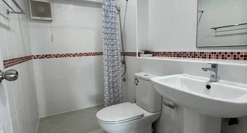 For rent 2 bedrooms condo in Watthana, Bangkok