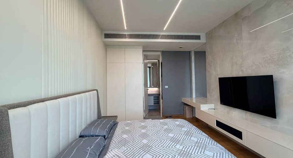 For rent 3 bedrooms condo in Khlong Toei, Bangkok