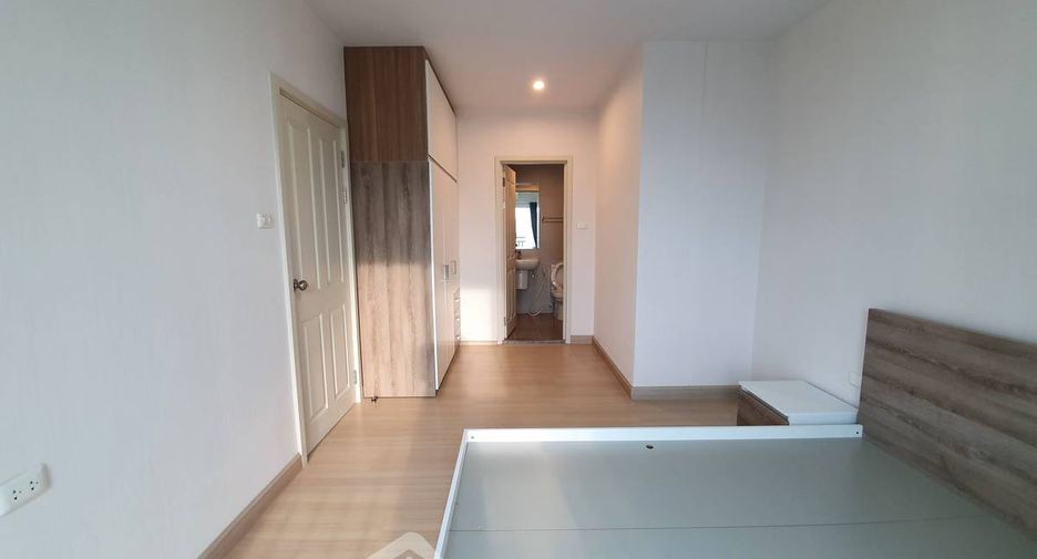 For rent 2 bedrooms condo in Huai Khwang, Bangkok