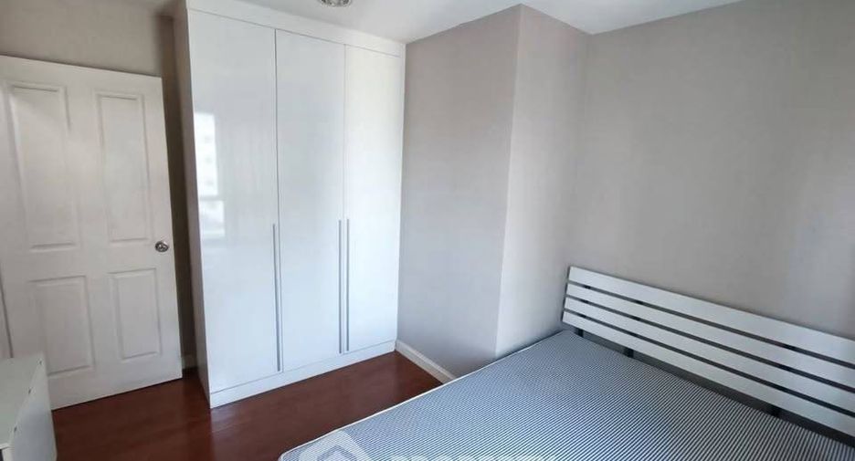 Wohnung zur Miete mit 3 Zimmer in Huai Khwang, Bangkok