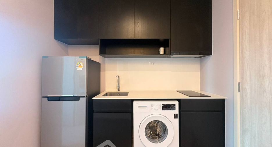 For rent 2 bedrooms condo in Huai Khwang, Bangkok