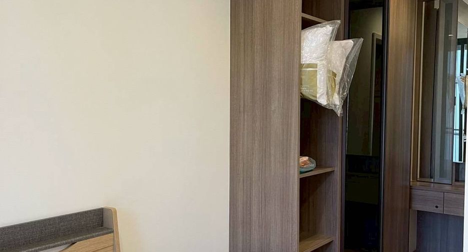 For rent 2 bedrooms condo in Bang Rak, Bangkok