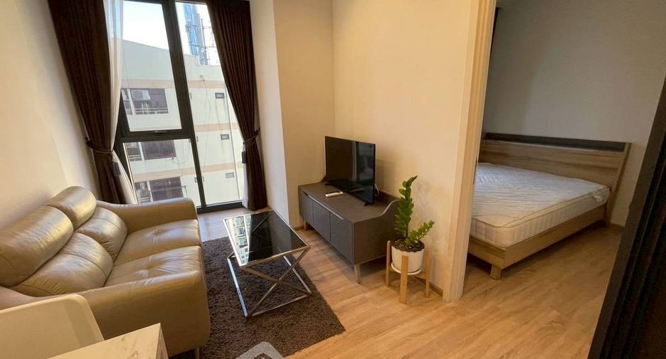 For rent 2 bedrooms condo in Bang Rak, Bangkok