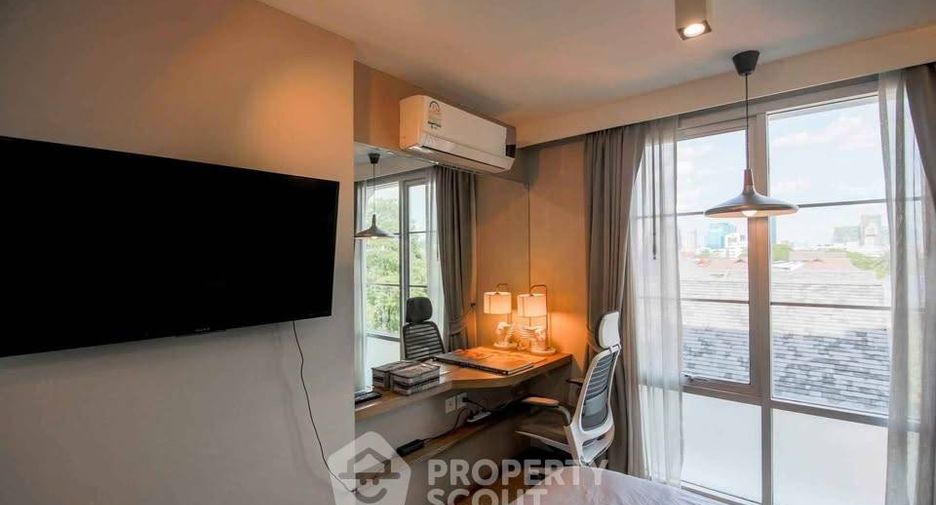 For rent 2 bedrooms condo in Watthana, Bangkok