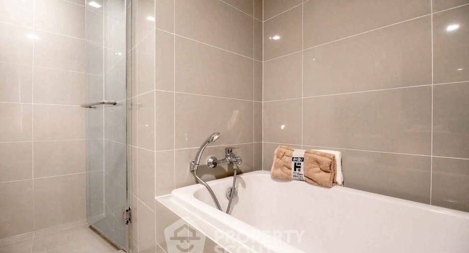 For rent 2 bedrooms condo in Watthana, Bangkok